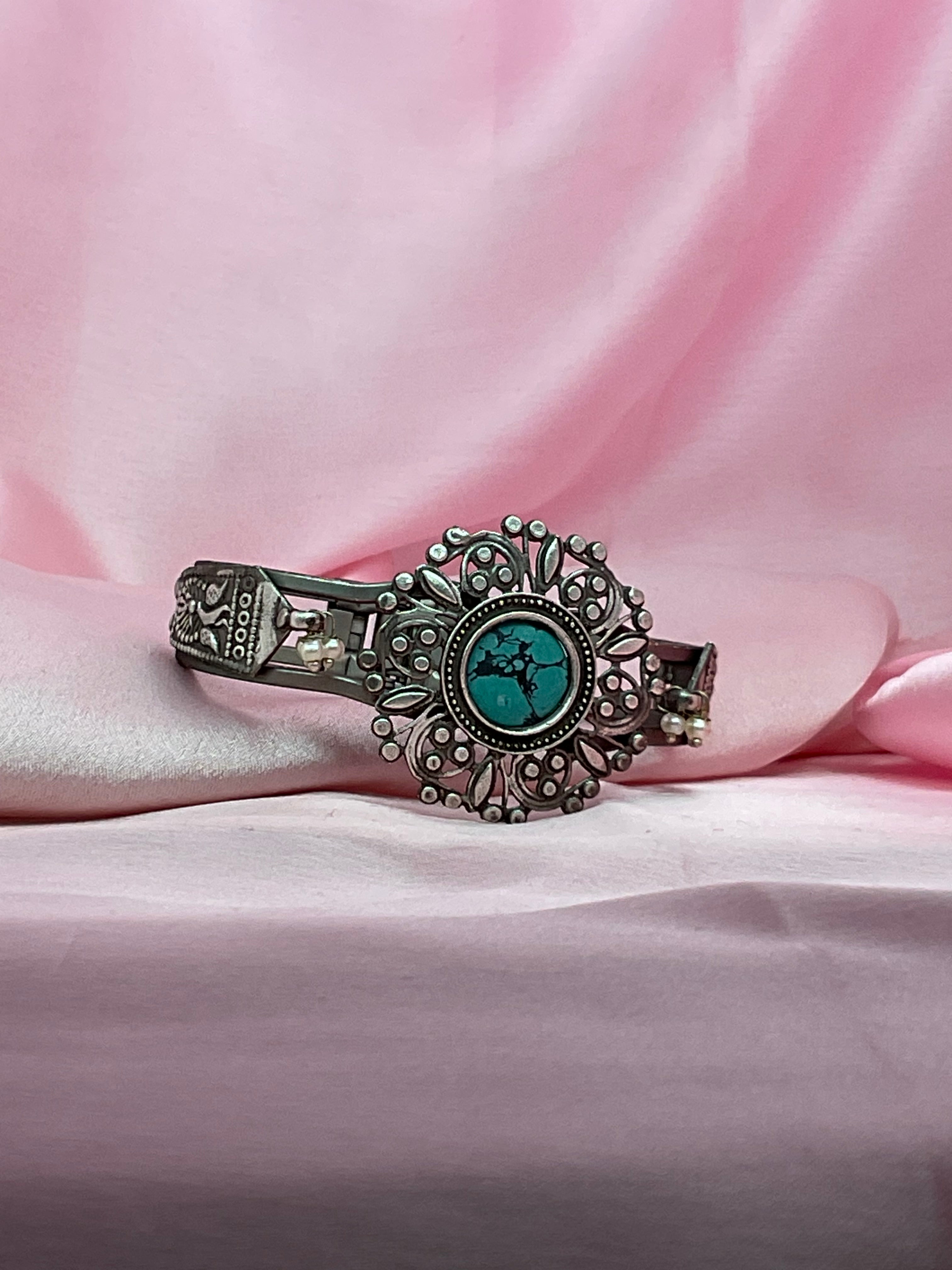 HAND ACCESSORIES