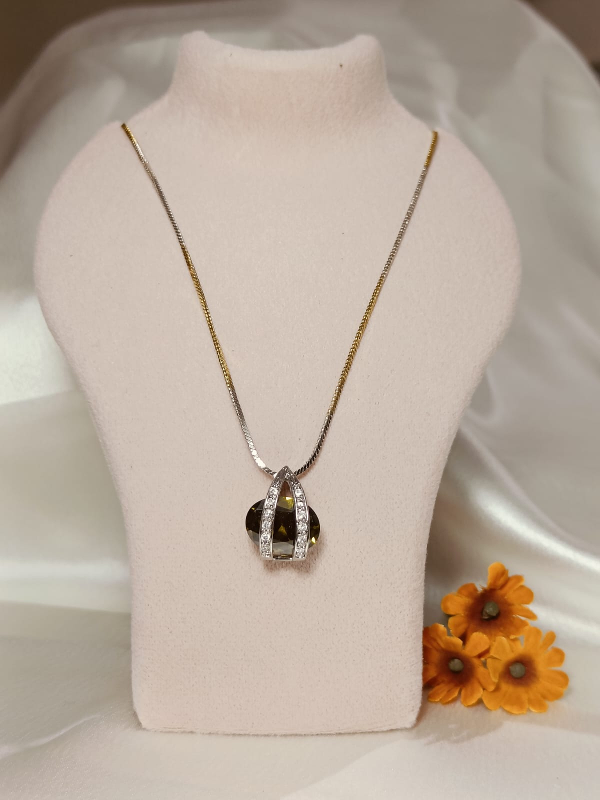 Shimmera Stone Pendant Set