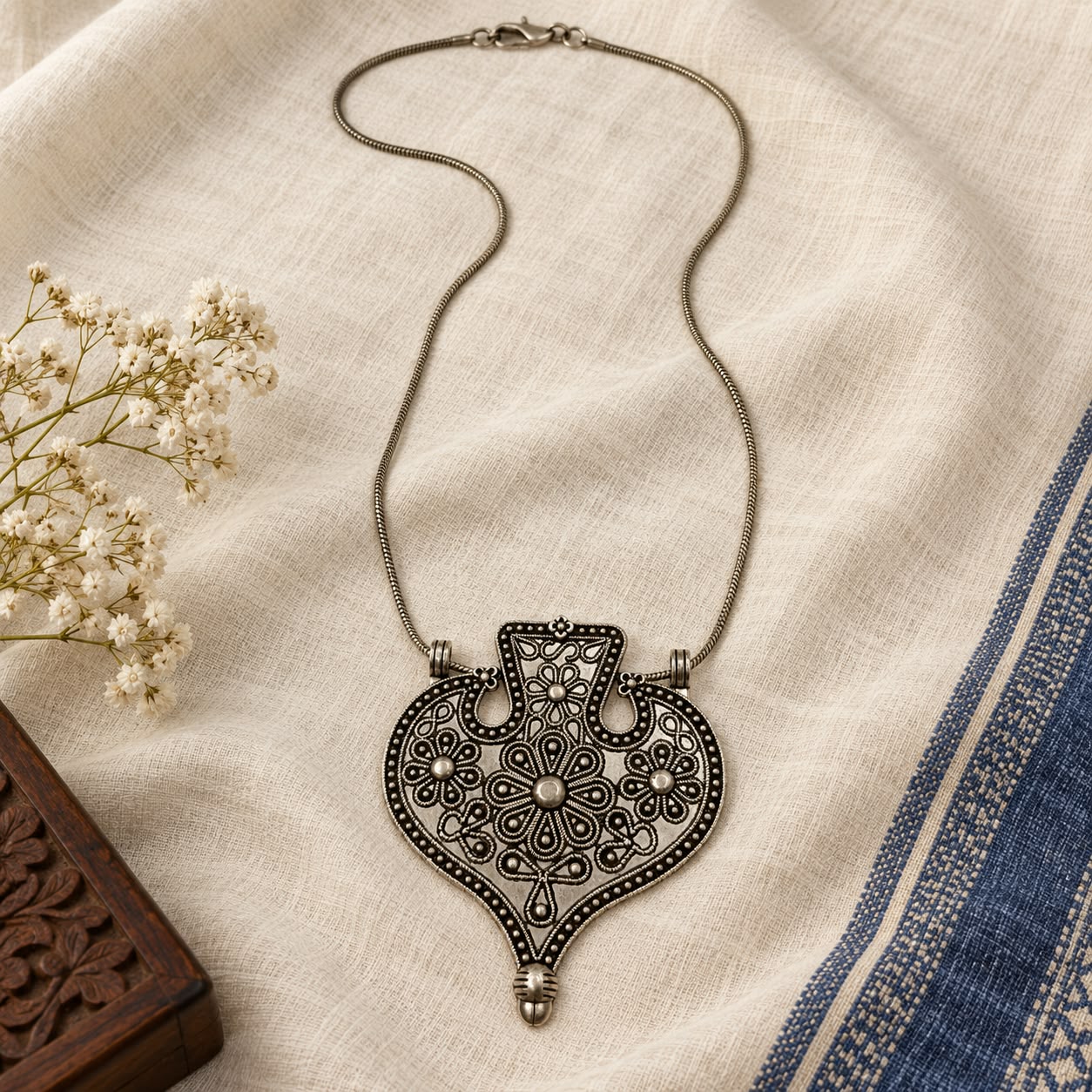 Virsa Pendant Set