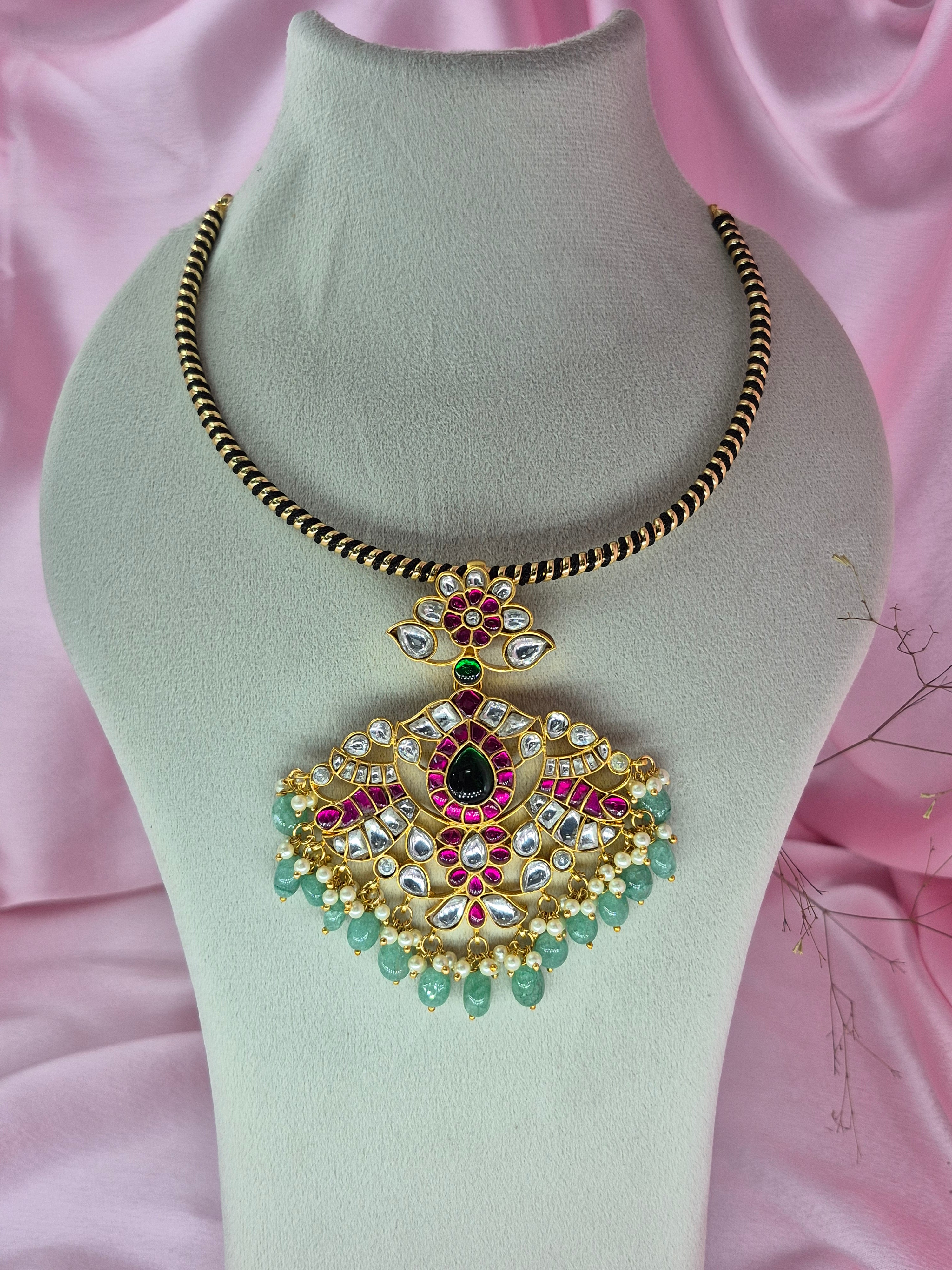 Rajrani Jadau Kundan Chokar / Hasli ,