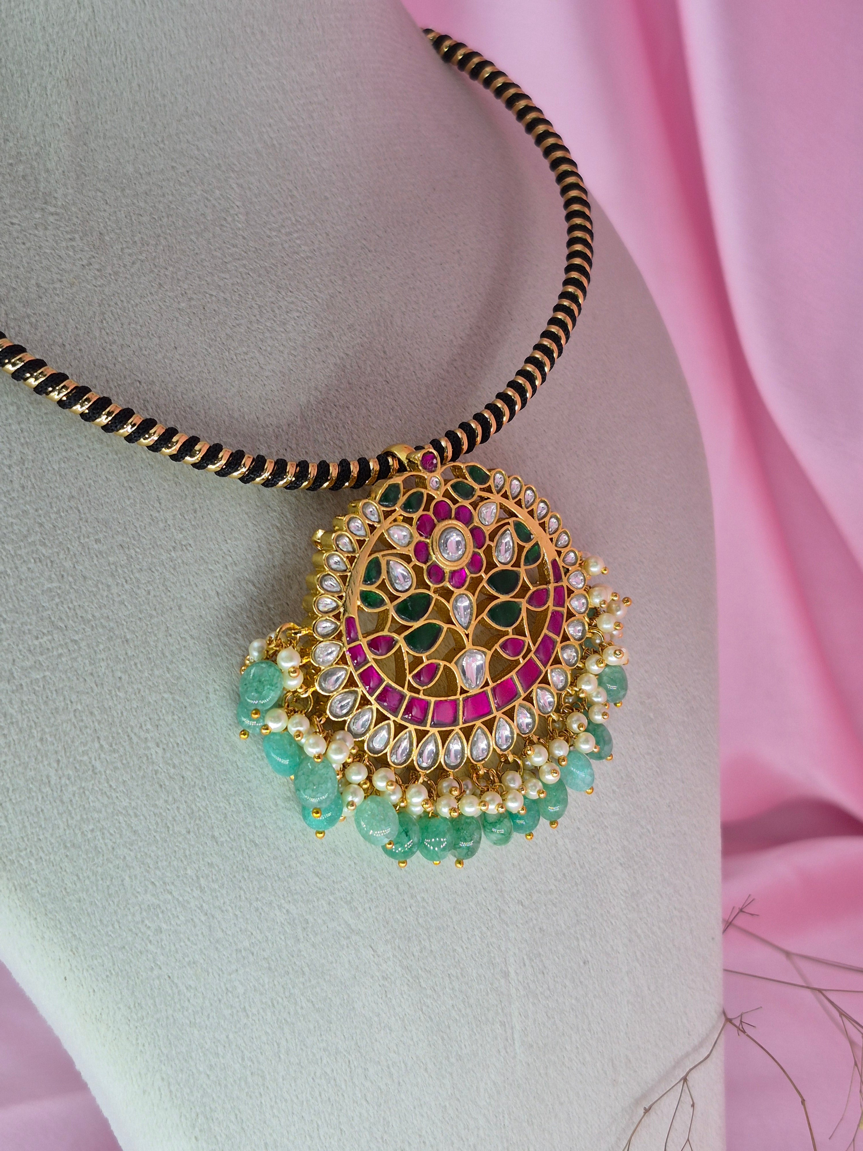 Divyaroop Jadau Kundan Chokar / Hasli