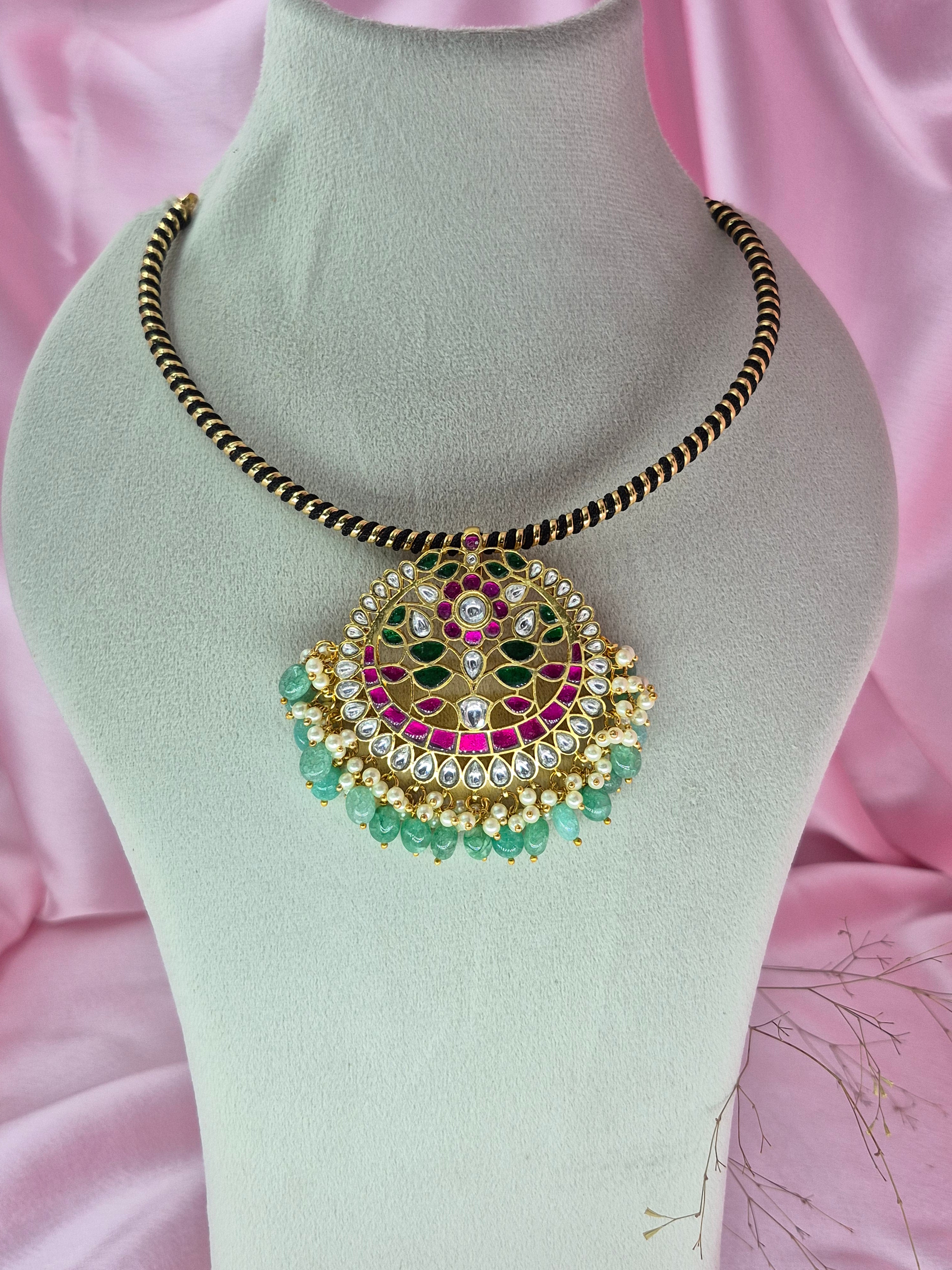 Divyaroop Jadau Kundan Chokar / Hasli