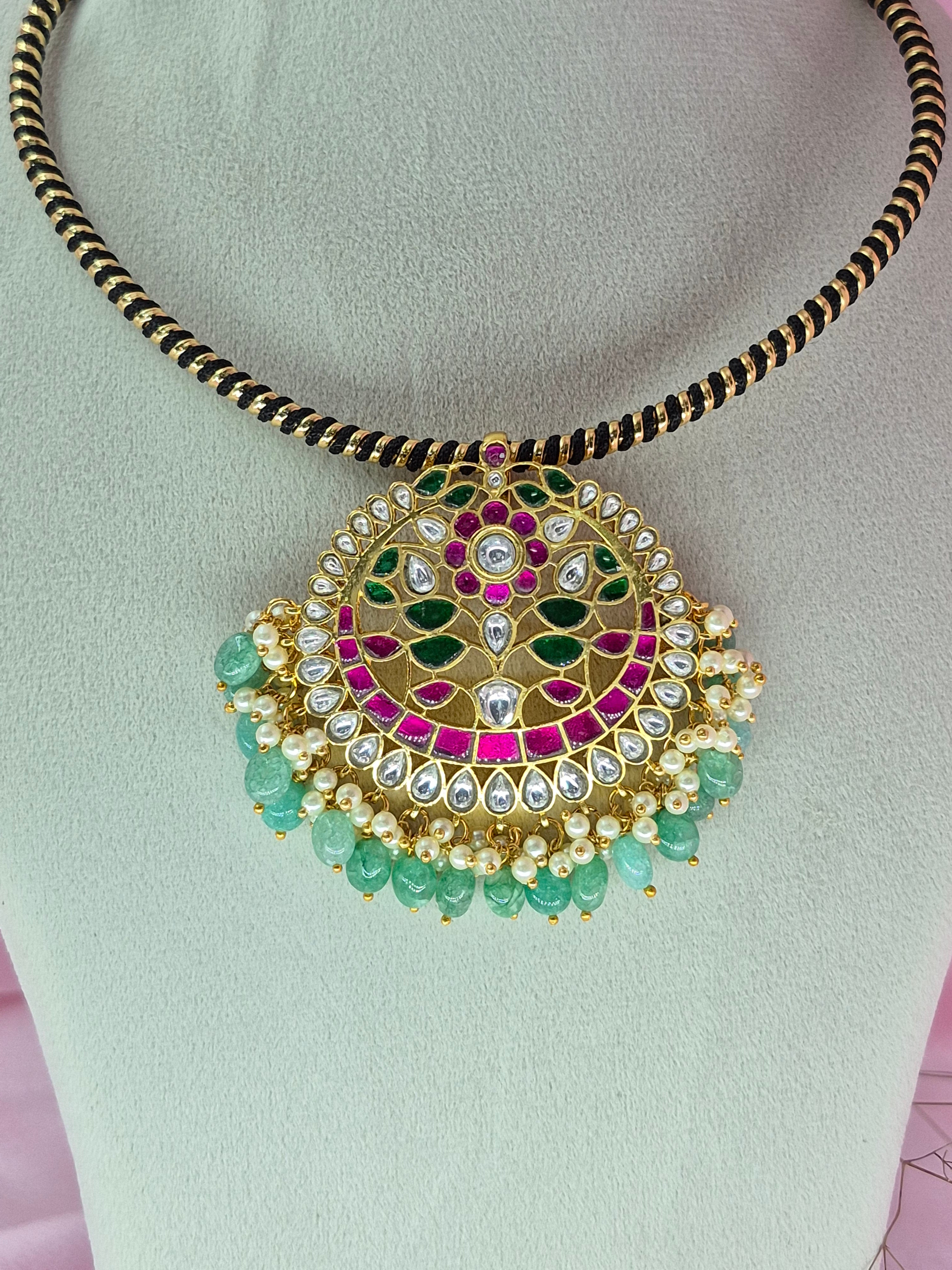 Divyaroop Jadau Kundan Chokar / Hasli