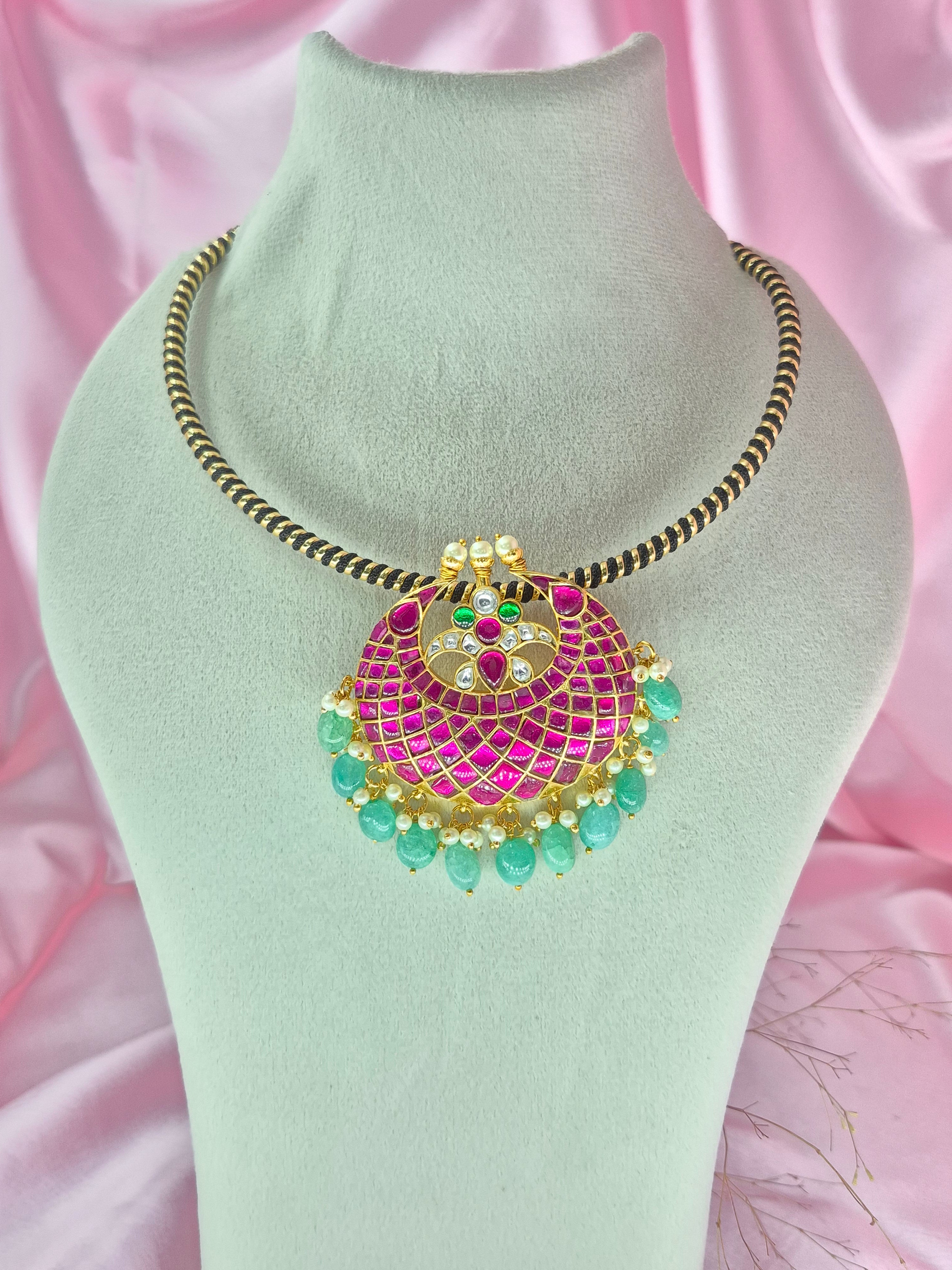 Manjusha Jadau Kundan Chokar/ Hasli,