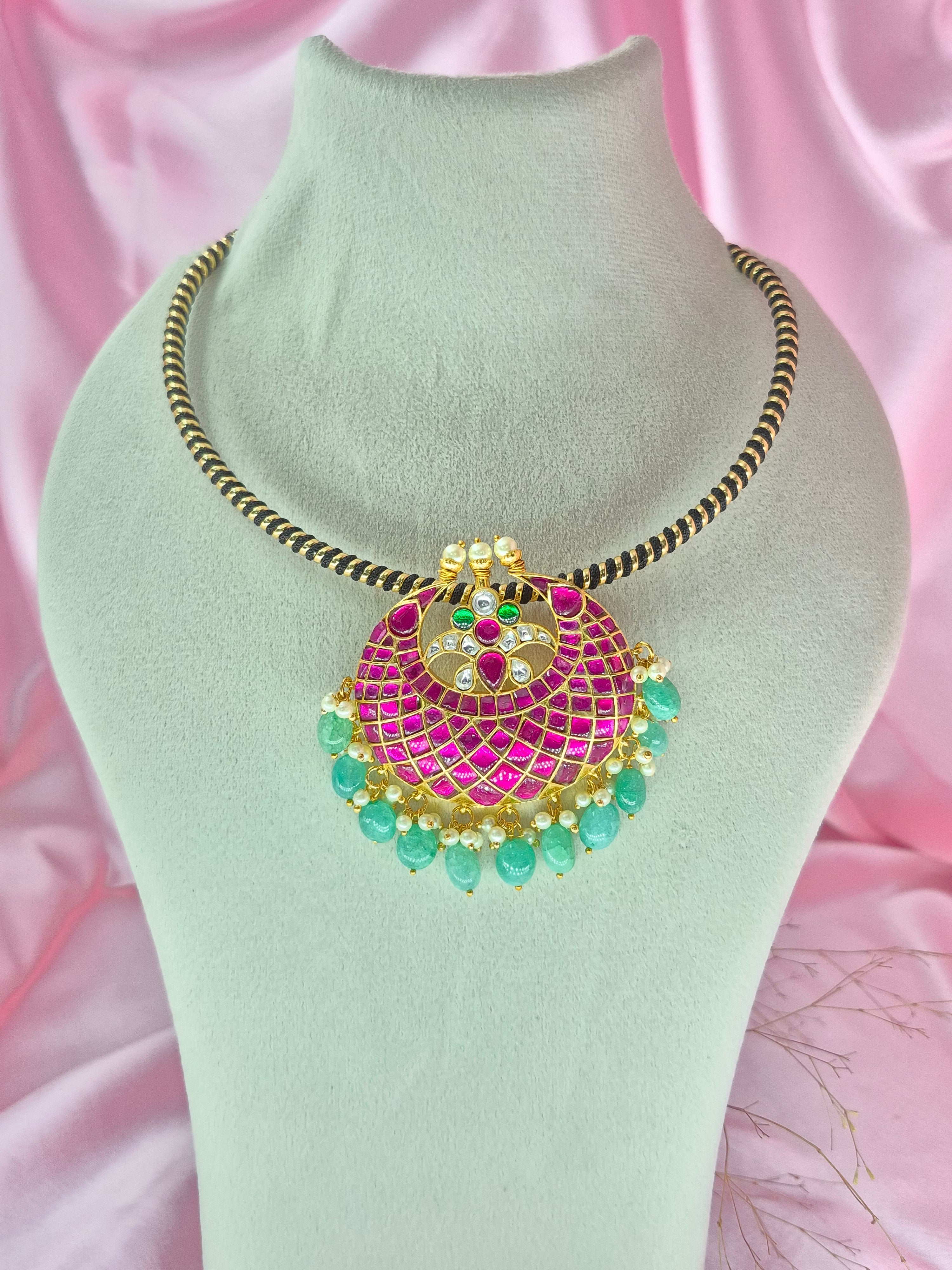 Manjusha Jadau Kundan Chokar/ Hasli,