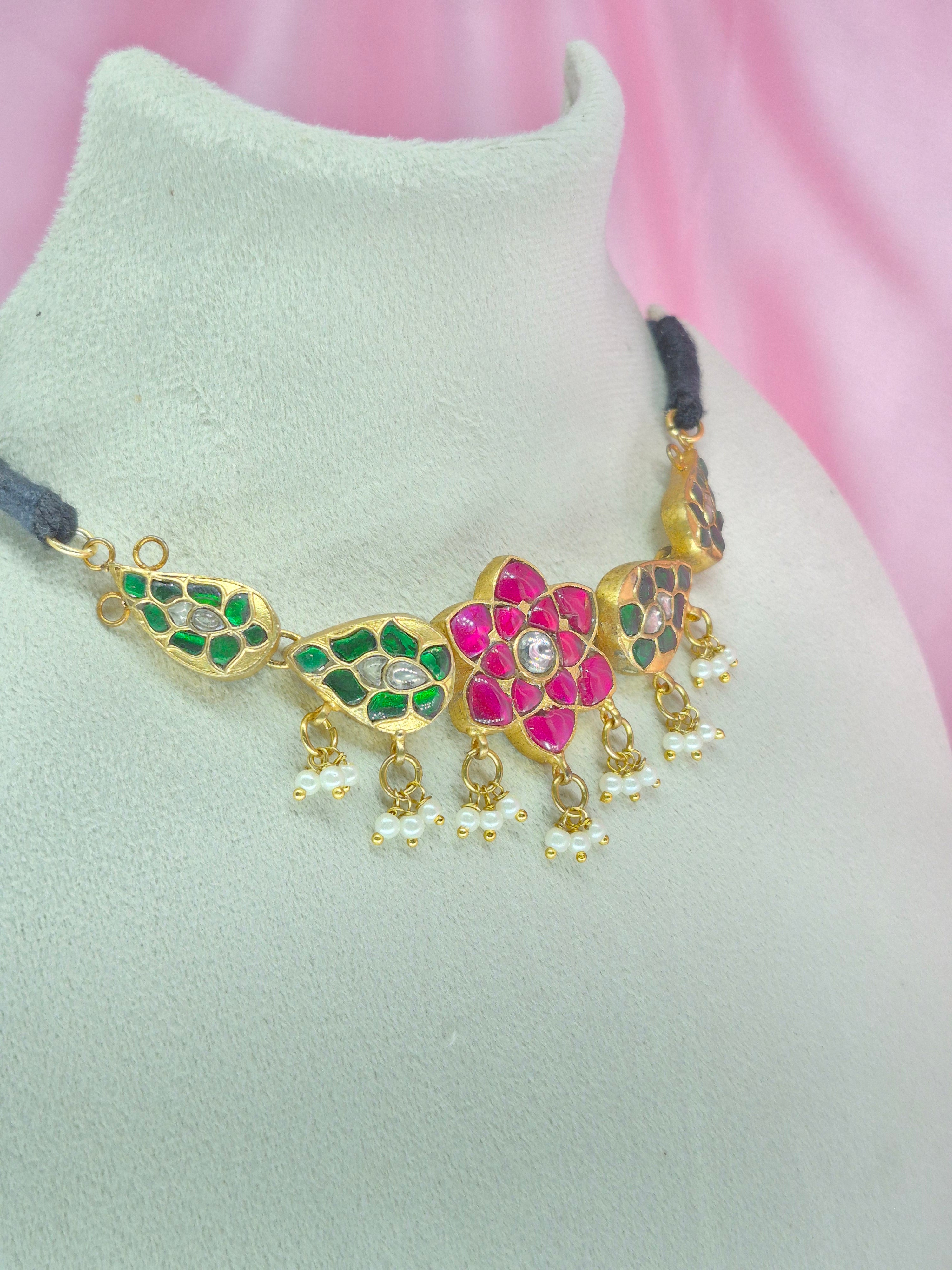 Amrapali Chokar Necklace Set