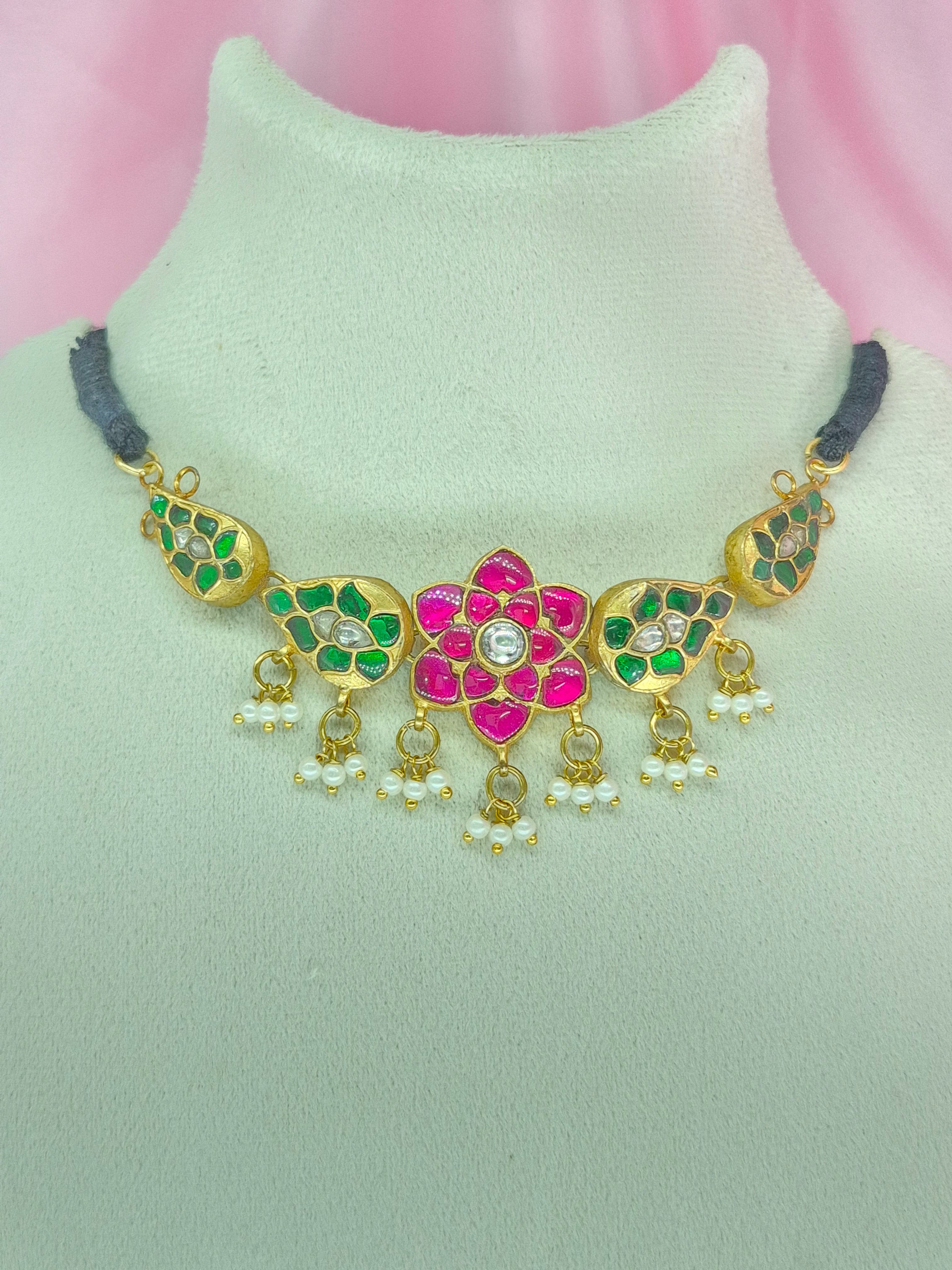 Amrapali Chokar Necklace Set