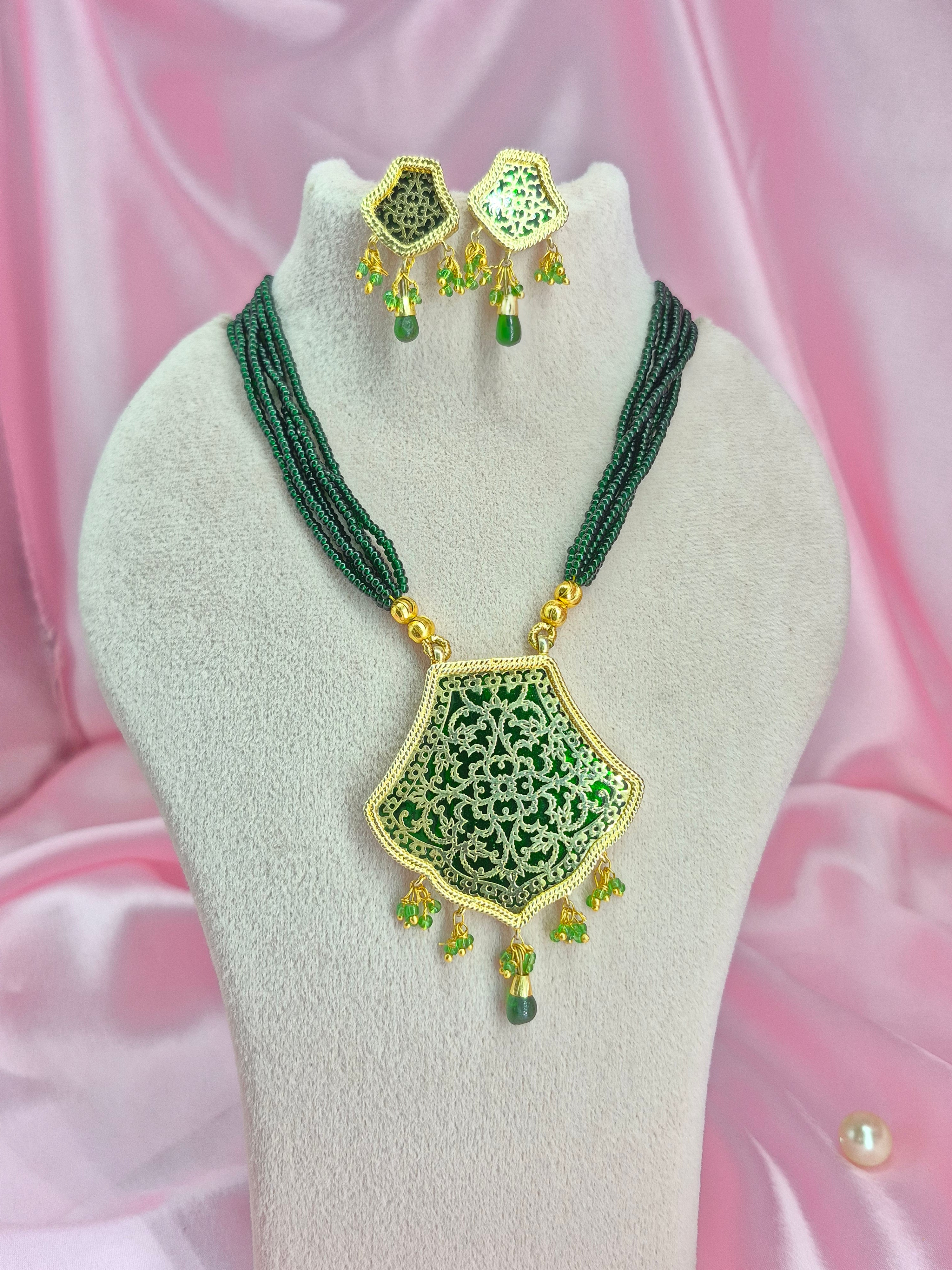 Thewa Pendant Set