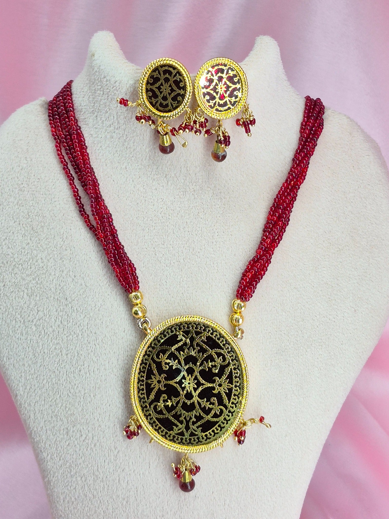 Thewa Pendant Set