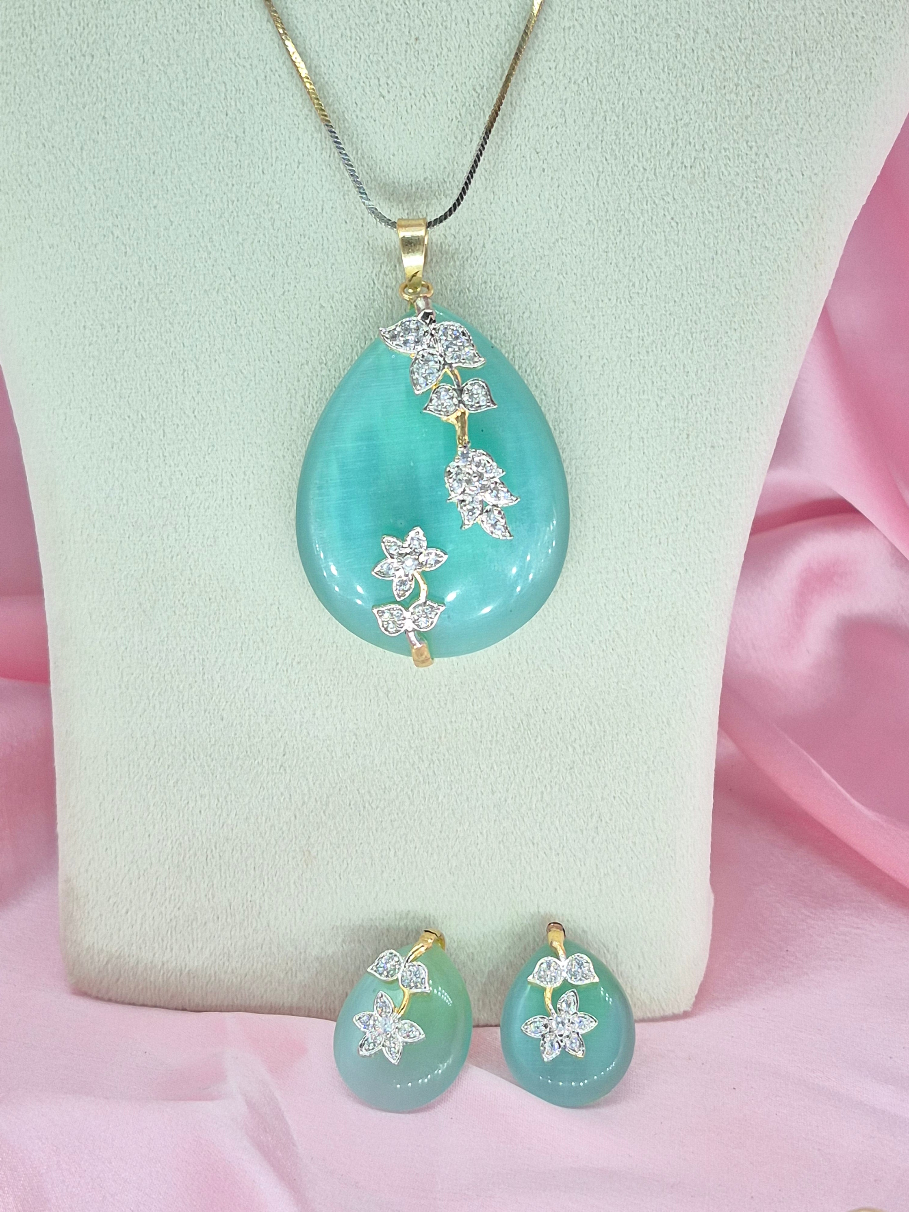 Sea Green Monalisa Stone Pendant Set