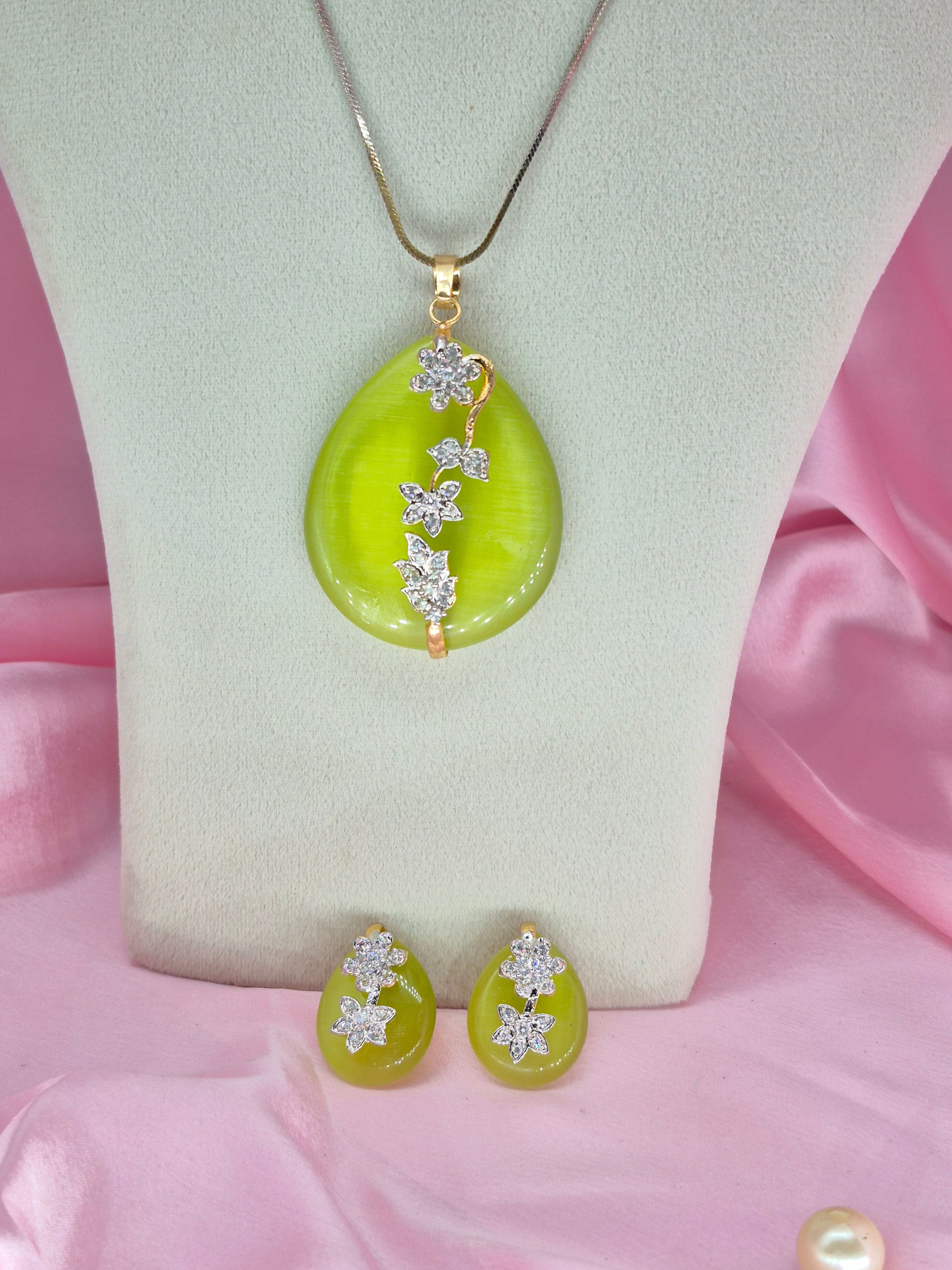 Lemony Monalisa Stone Pendant Set