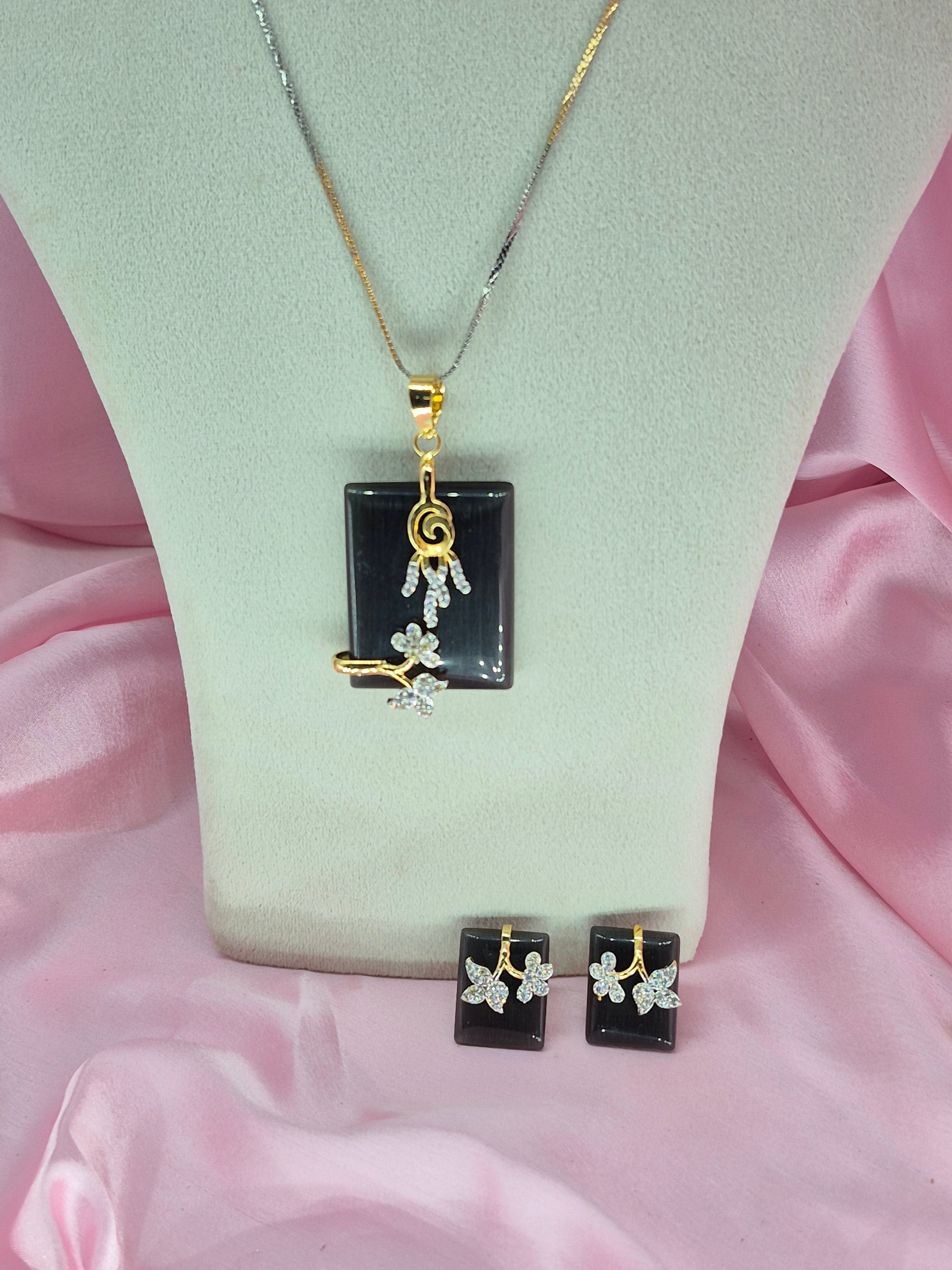 Black Monalisa Stone Pendant Set
