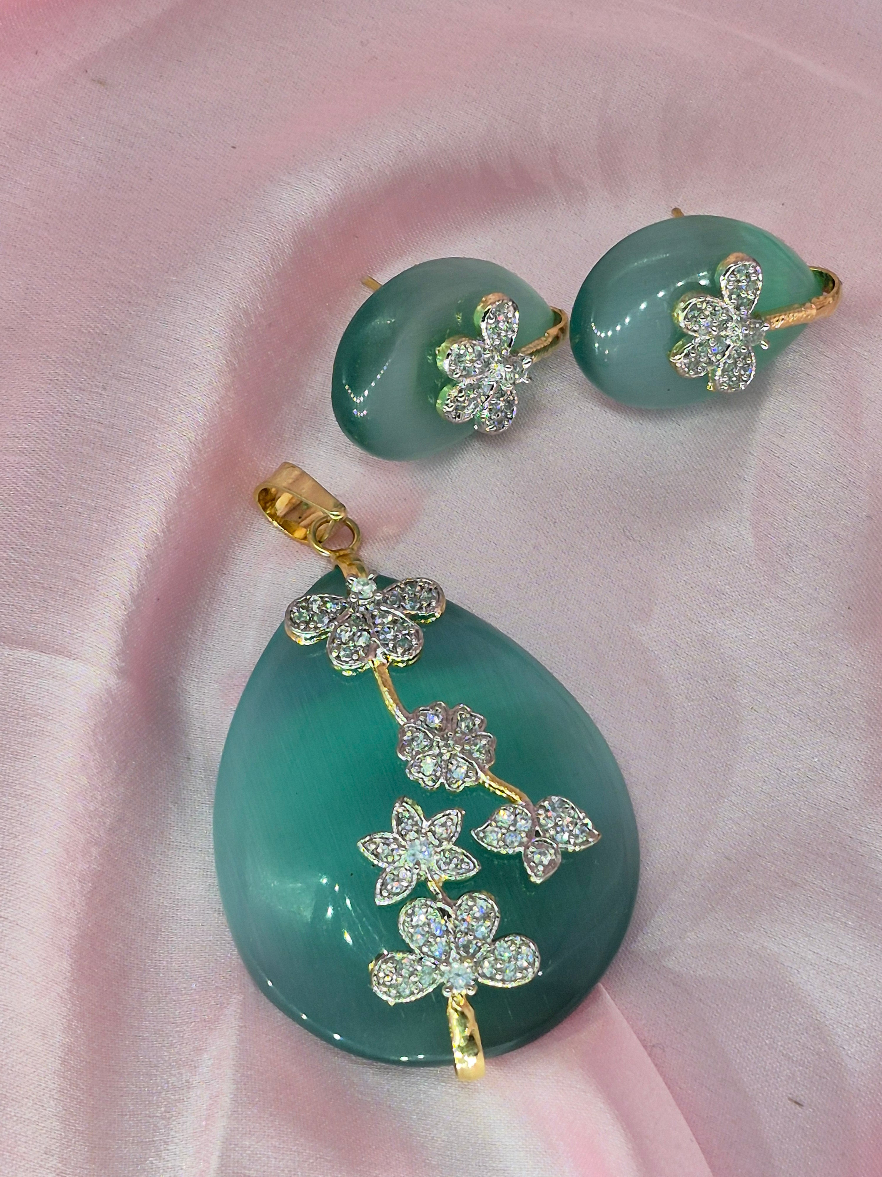Teal Monalisa Stone Pendant Set