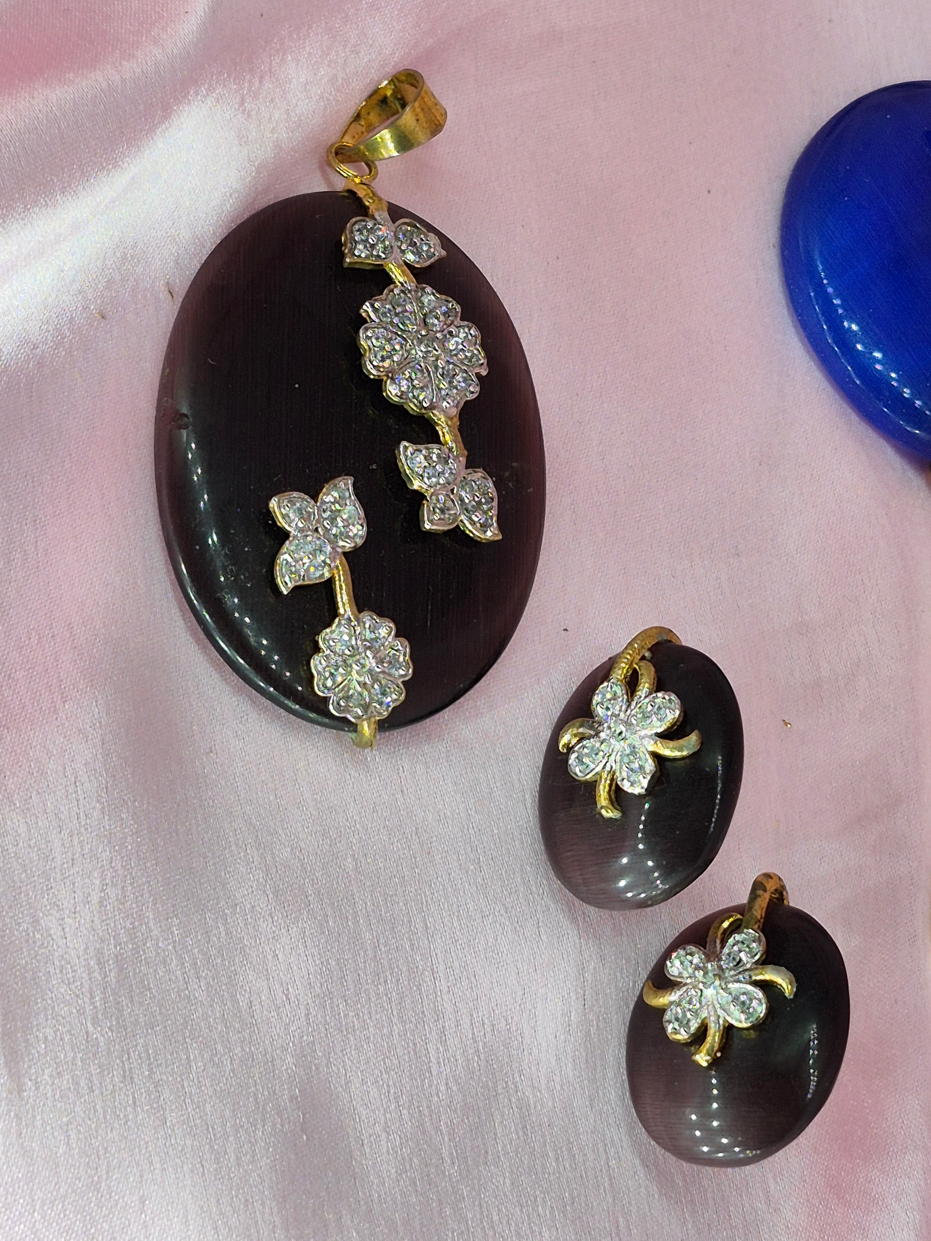 Brown  Monalisa Stone Pendant Set