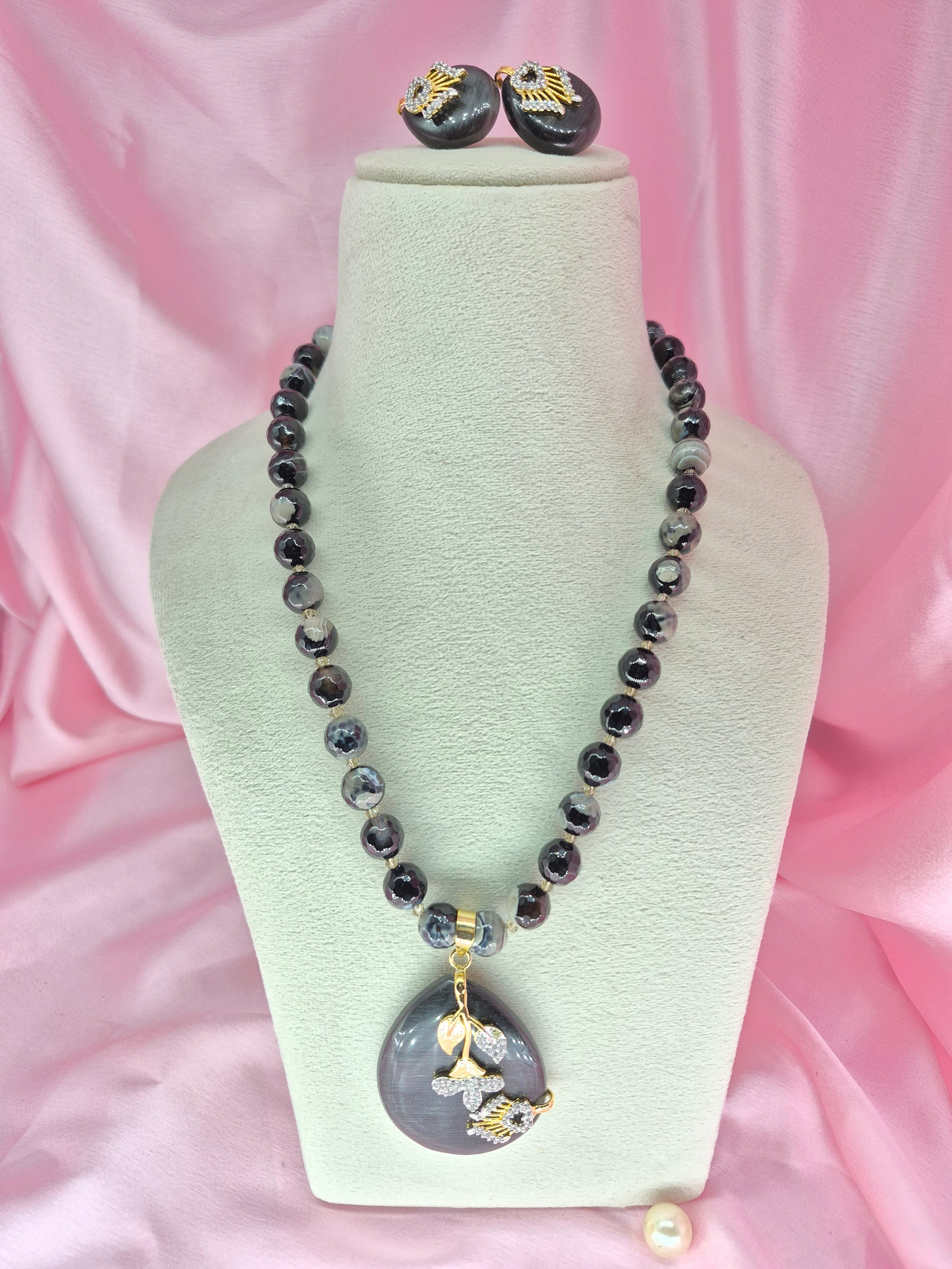 Aavya Semi Precious String with Monalisa Stone Set