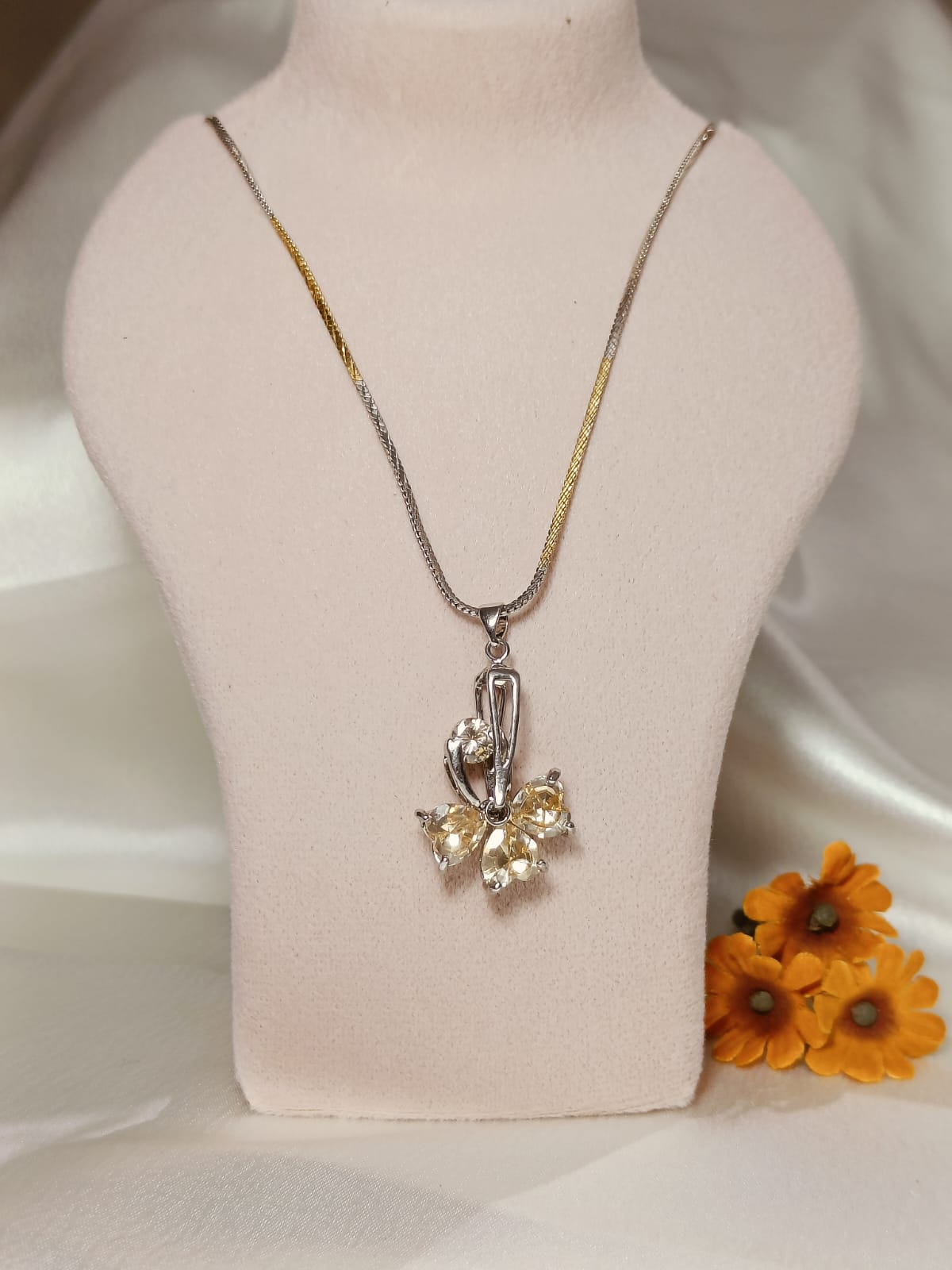 Glizora Stone Pendant Set