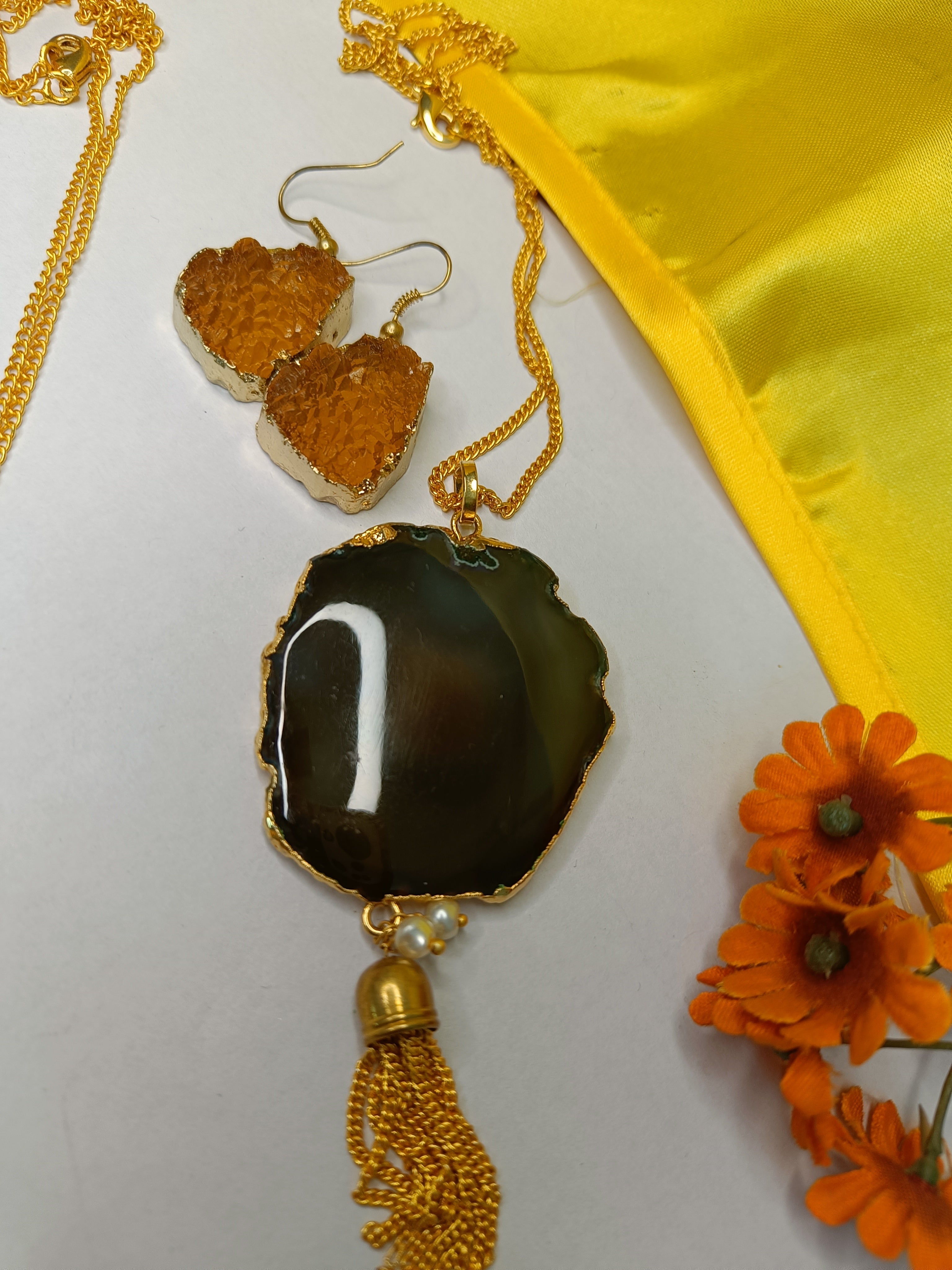 Alina Agate Druzy Pendant Set