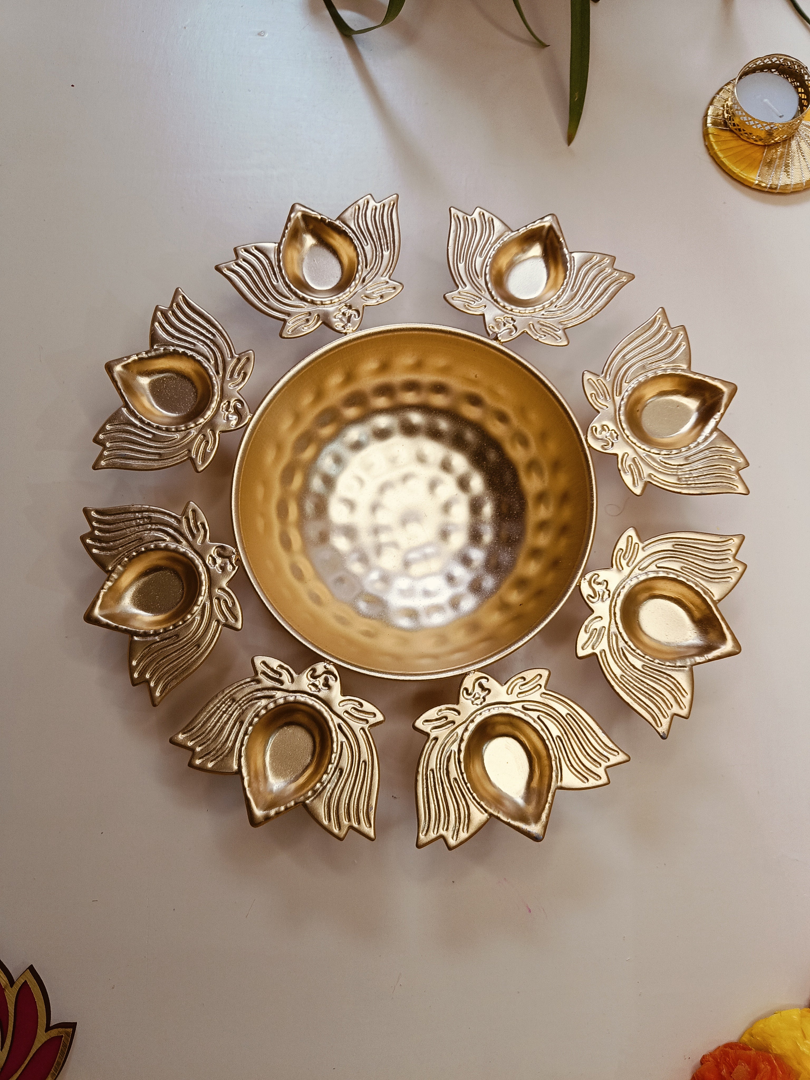 LOTUS PETAL METAL URLI