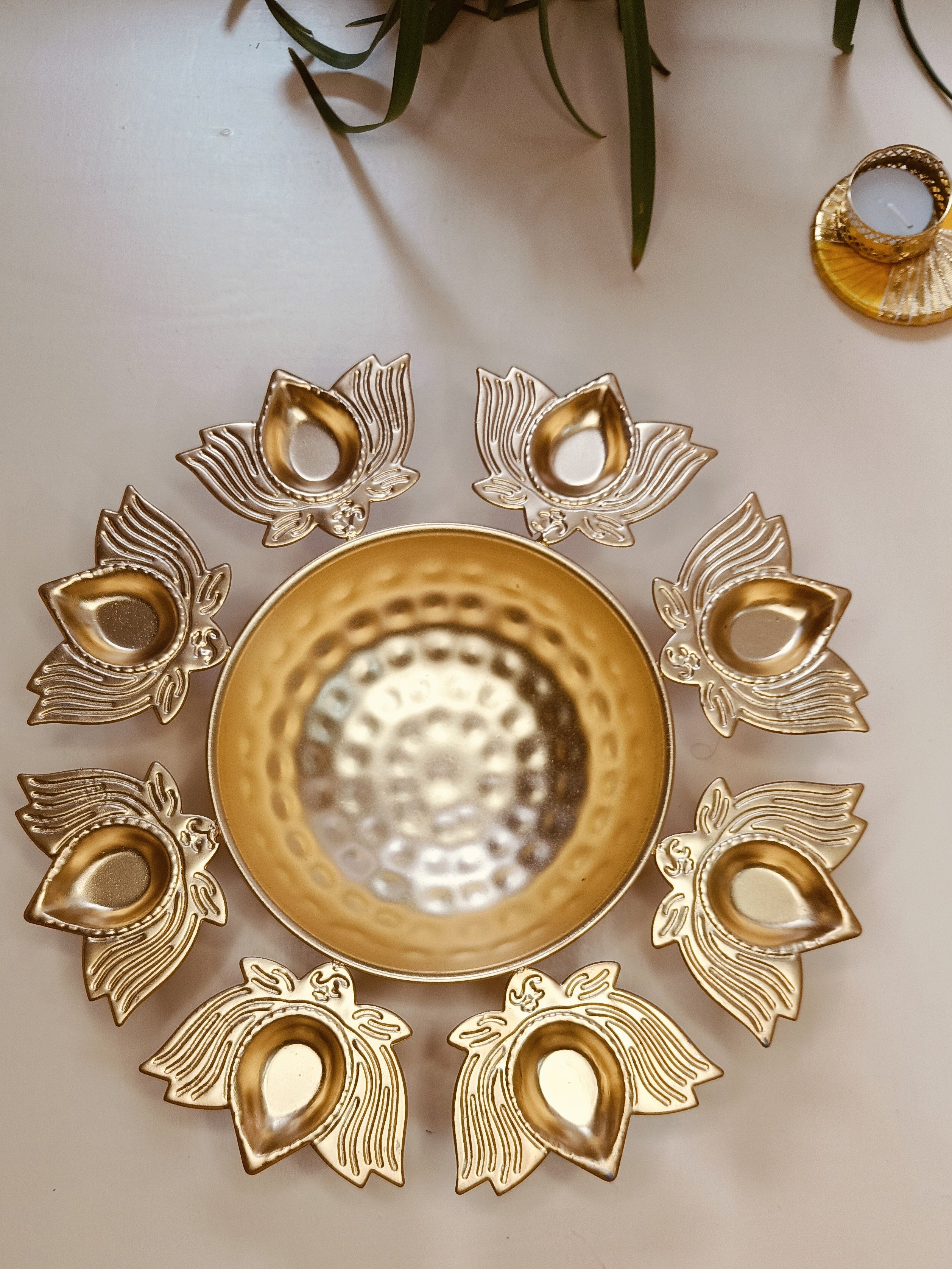 LOTUS PETAL METAL URLI