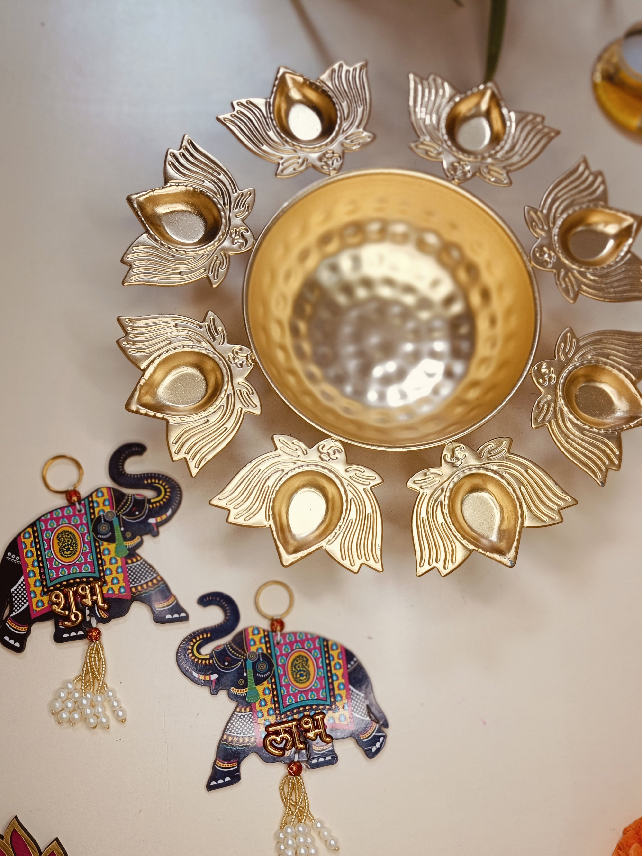 LOTUS PETAL METAL URLI