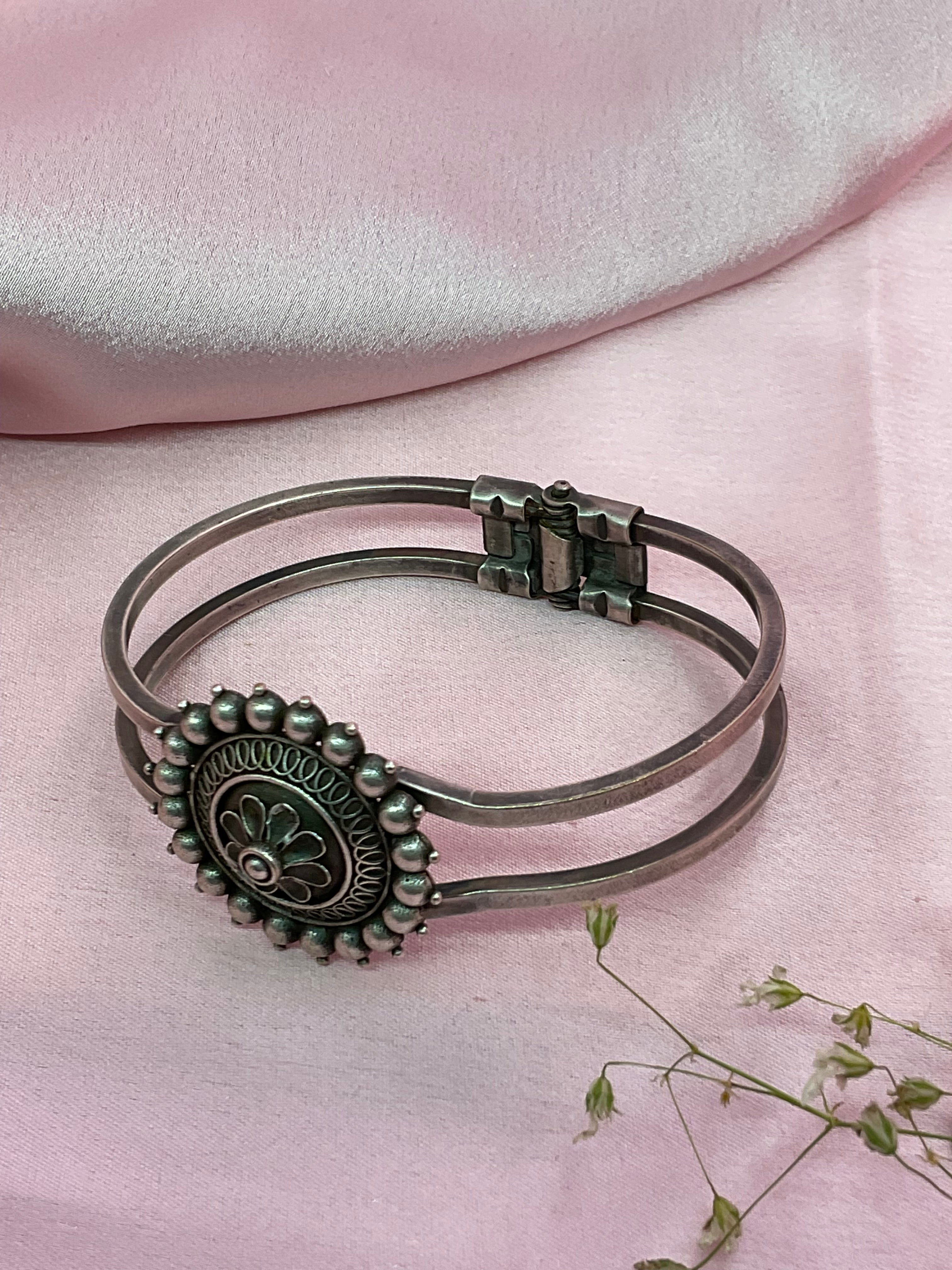 Surajmaukhi silver LookAlike Kada/ Bracelet [Openable]