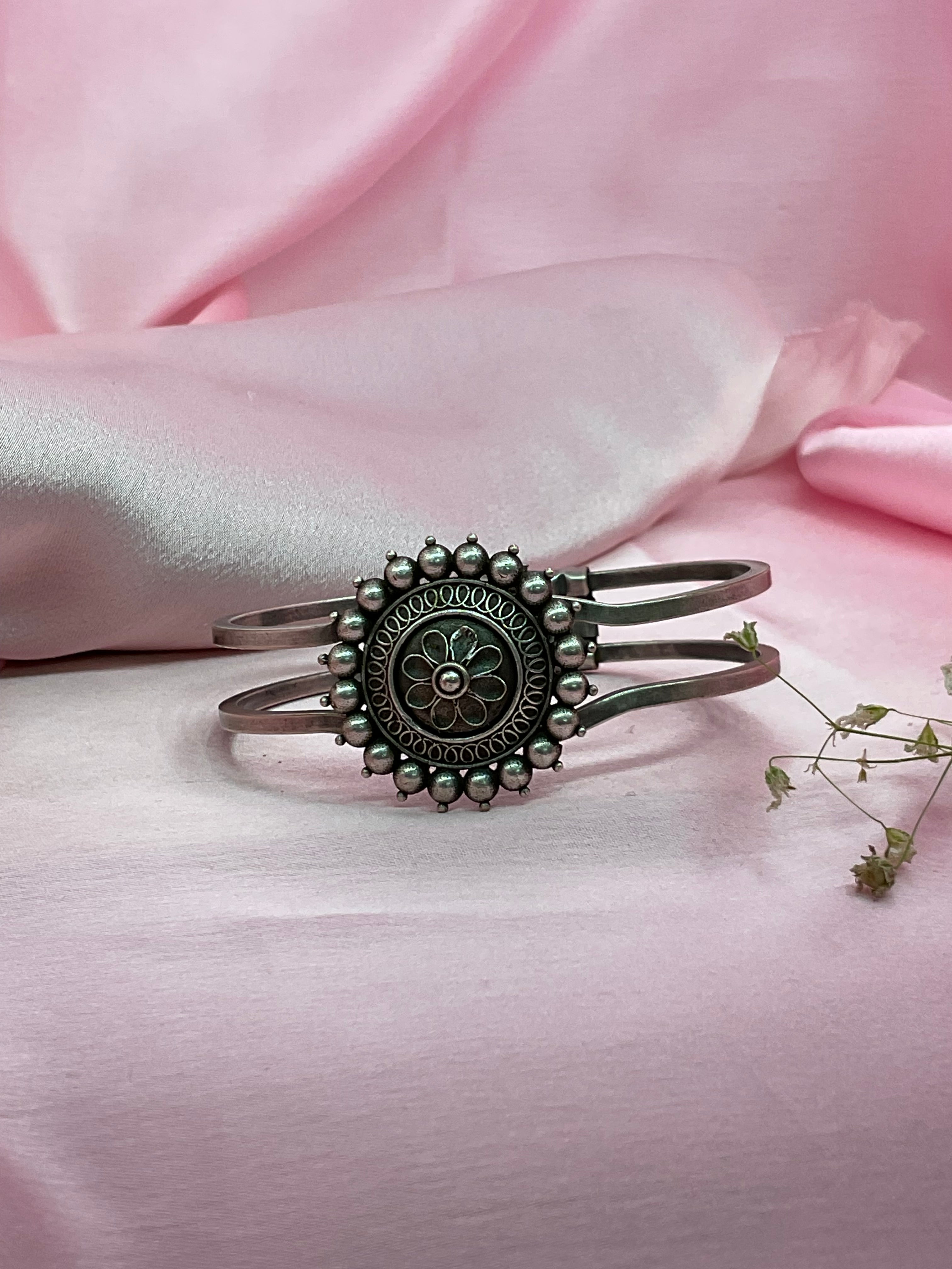Surajmaukhi silver LookAlike Kada/ Bracelet [Openable]