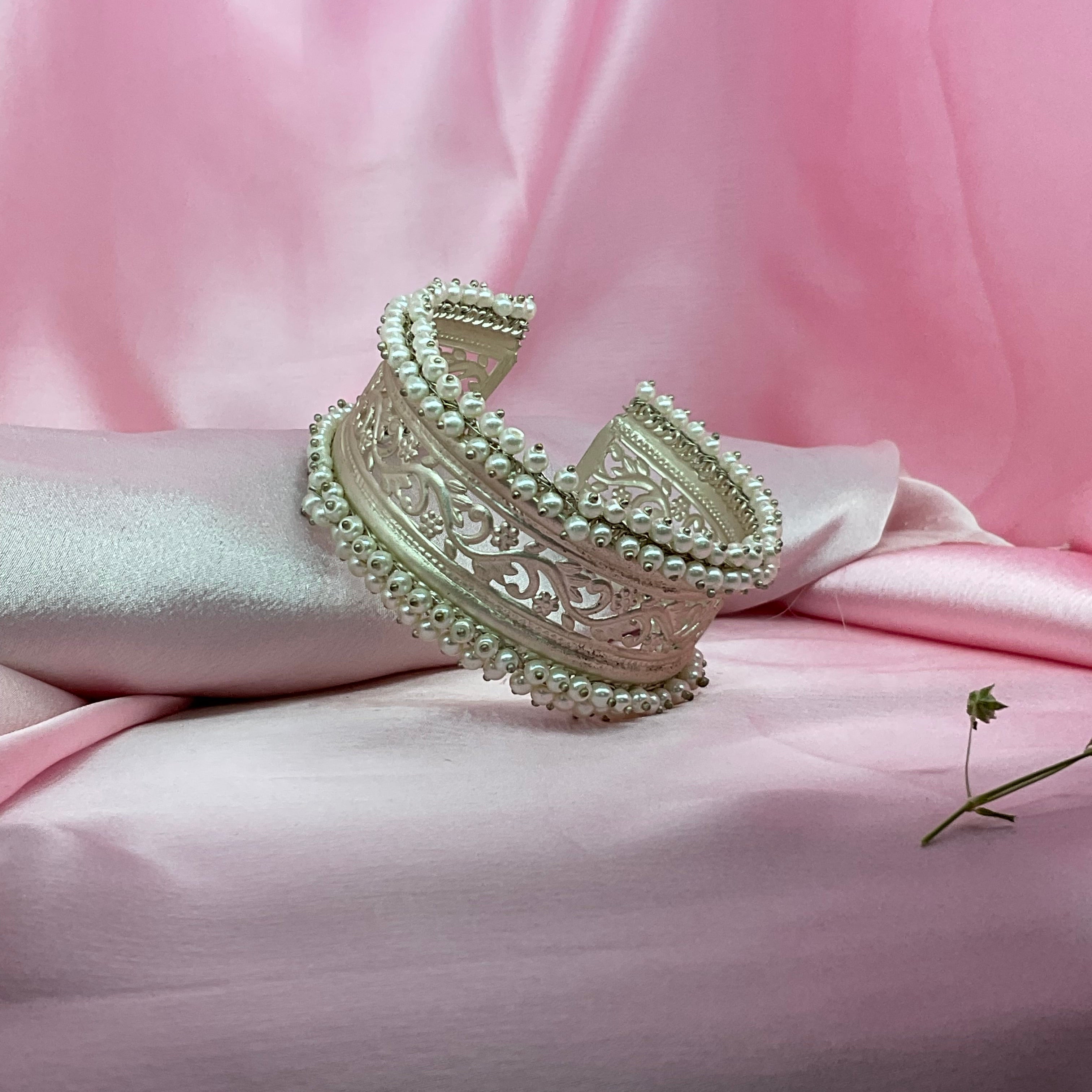 Jaali Filigiri Pearl Kada/ Bracelet [ Freesize]