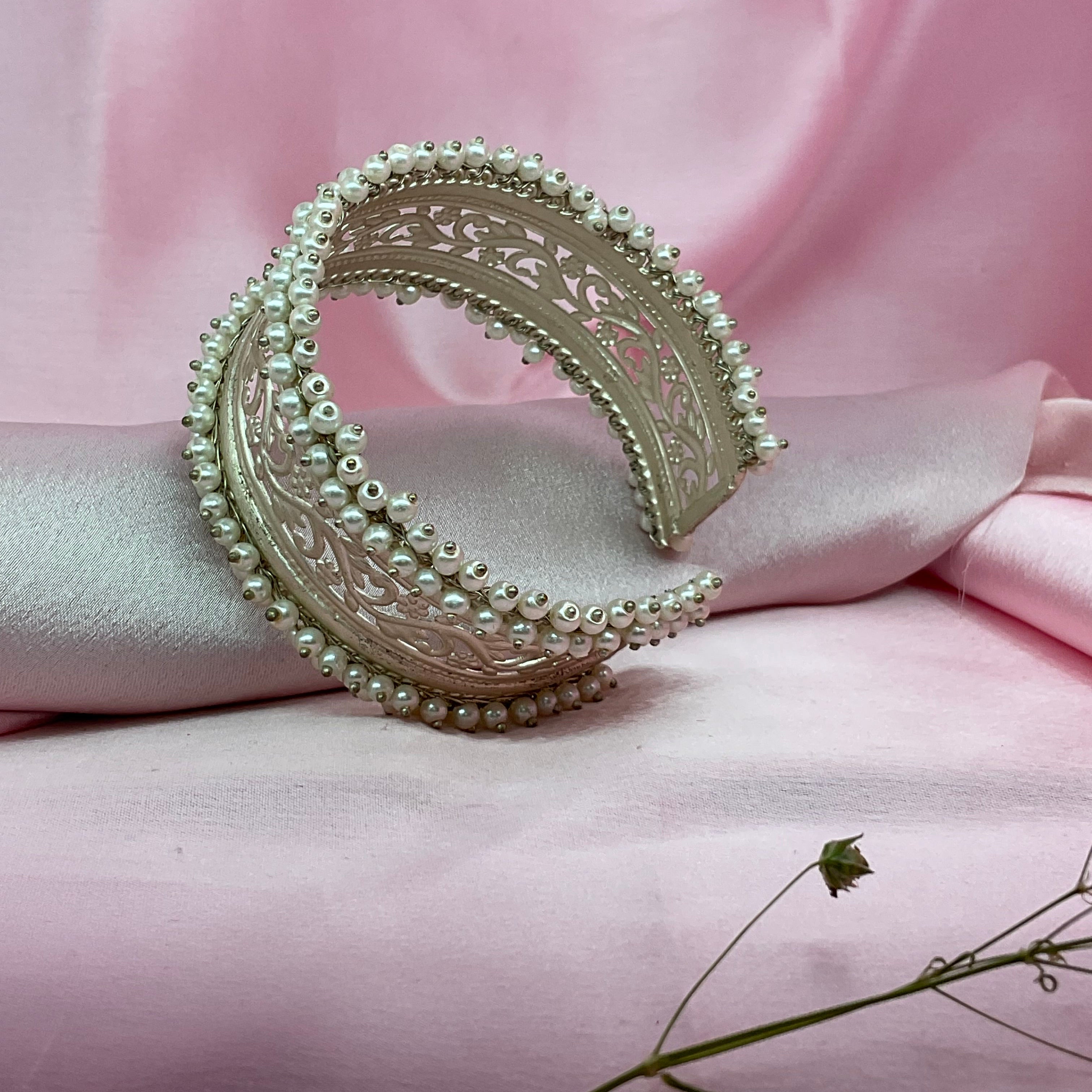 Jaali Filigiri Pearl Kada/ Bracelet [ Freesize]
