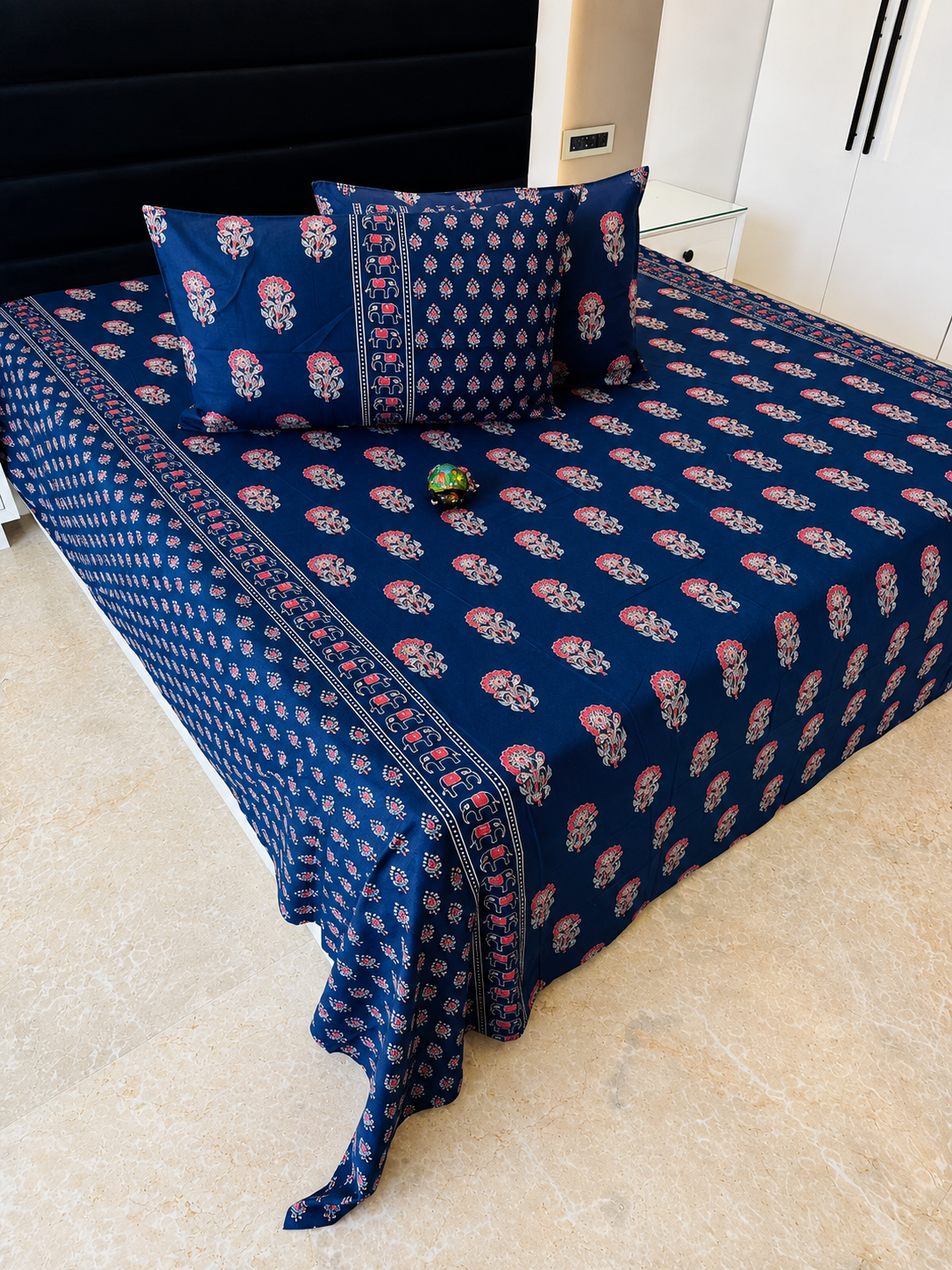 Sparsh Jumbo King Bedsheet Set |110x110 inches | 100% Cotton  •  Jumbo King Bedsheet Set |110x110 inches | 100% Cotton